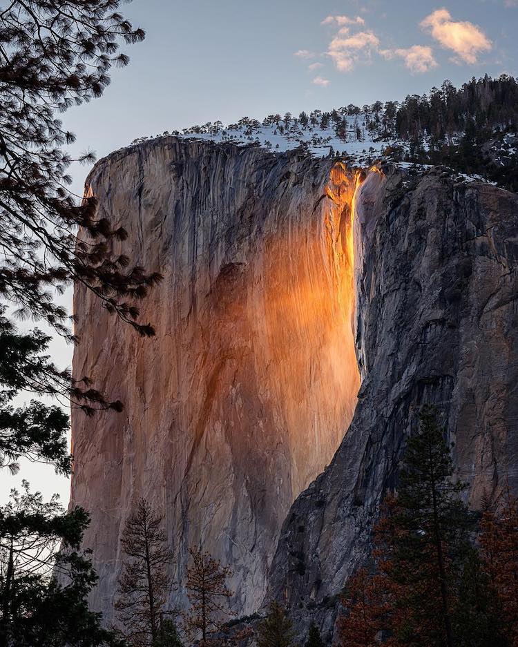 Fenômeno dura poucos minutos, apesar de inesquecível. Em fevereiro, essa queda d'água em Yosemite se assemelha a lava vulcânica. Incrível demais!