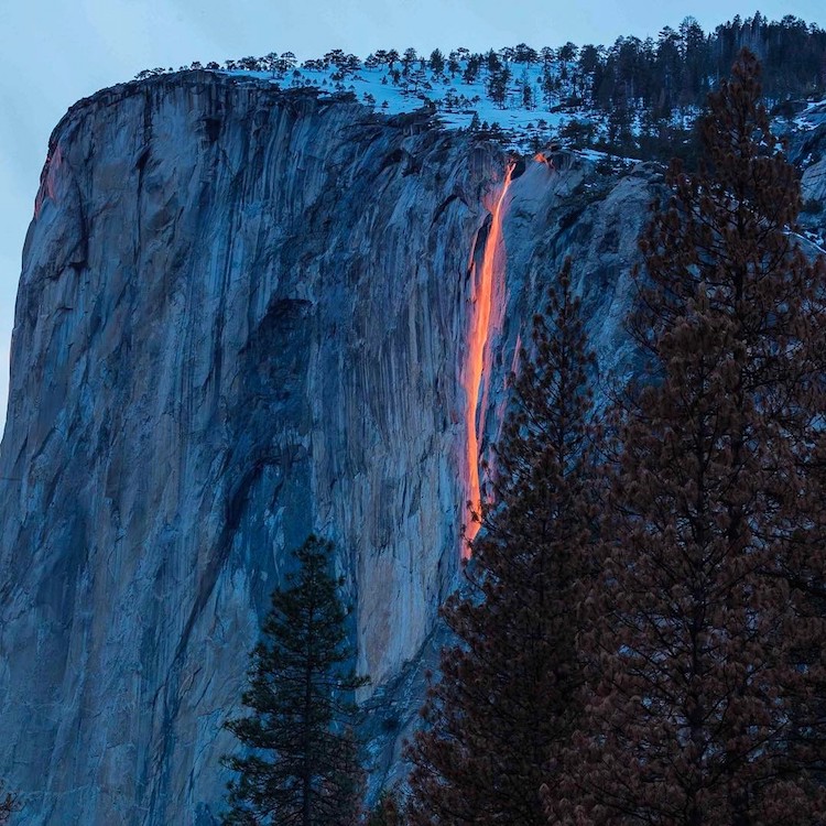 Fenômeno dura poucos minutos, apesar de inesquecível. Em fevereiro, essa queda d'água em Yosemite se assemelha a lava vulcânica. Incrível demais!