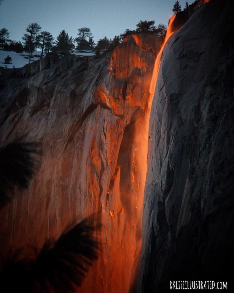 Fenômeno dura poucos minutos, apesar de inesquecível. Em fevereiro, essa queda d'água em Yosemite se assemelha a lava vulcânica. Incrível demais!