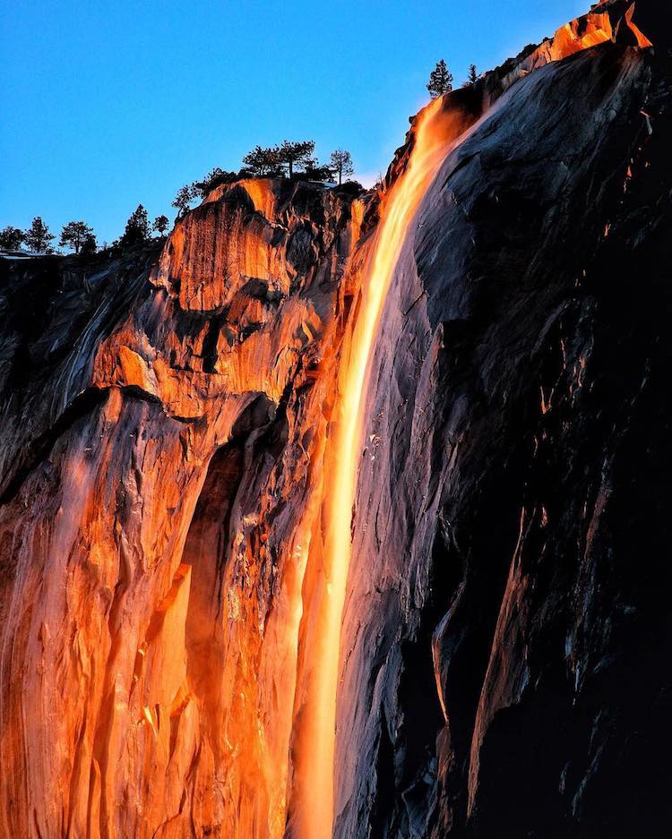 Fenômeno dura poucos minutos, apesar de inesquecível. Em fevereiro, essa queda d'água em Yosemite se assemelha a lava vulcânica. Incrível demais!