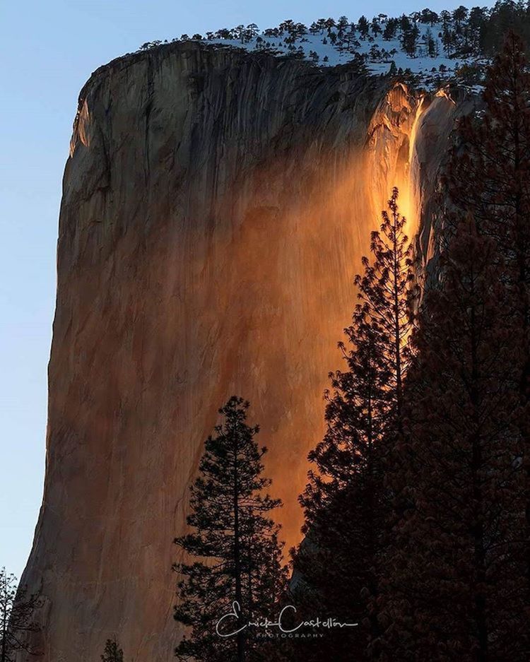 Fenômeno dura poucos minutos, apesar de inesquecível. Em fevereiro, essa queda d'água em Yosemite se assemelha a lava vulcânica. Incrível demais!