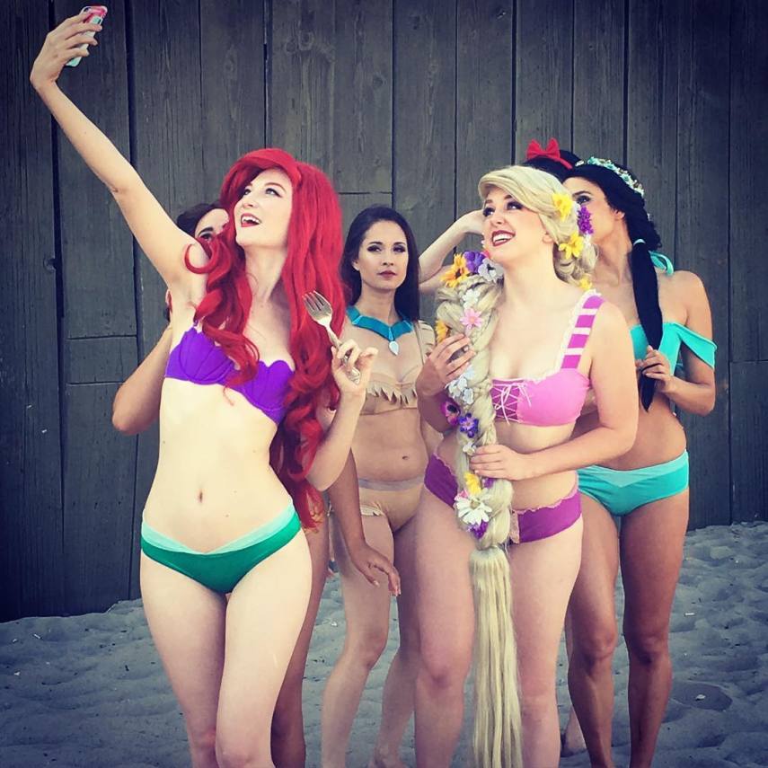 Ariel, Aurora, Bela, Pocahontas, Jasmine e Branca de Neve são algumas das princesas que inspiraram a coleção da Enchanted Bikinis