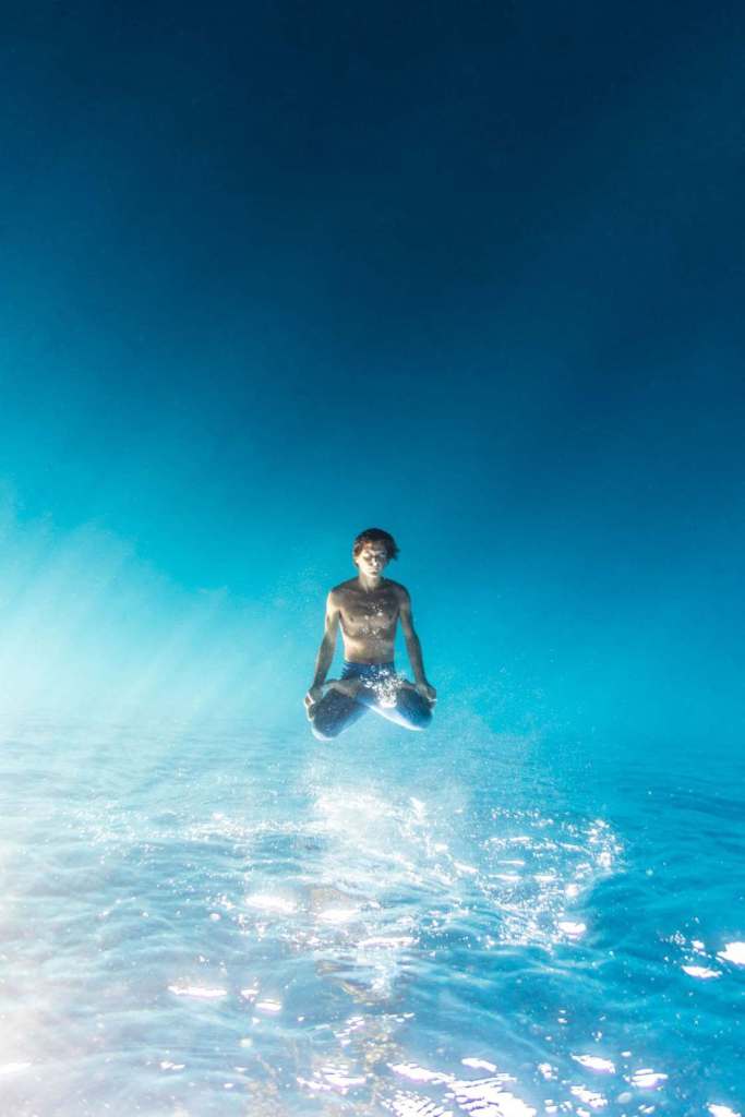 Fotógrafo italiano mostra graça e leveza do ballet longe da gravidade