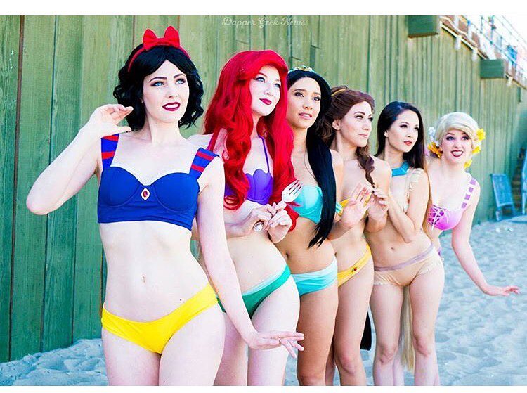 Ariel, Aurora, Bela, Pocahontas, Jasmine e Branca de Neve são algumas das princesas que inspiraram a coleção da Enchanted Bikinis