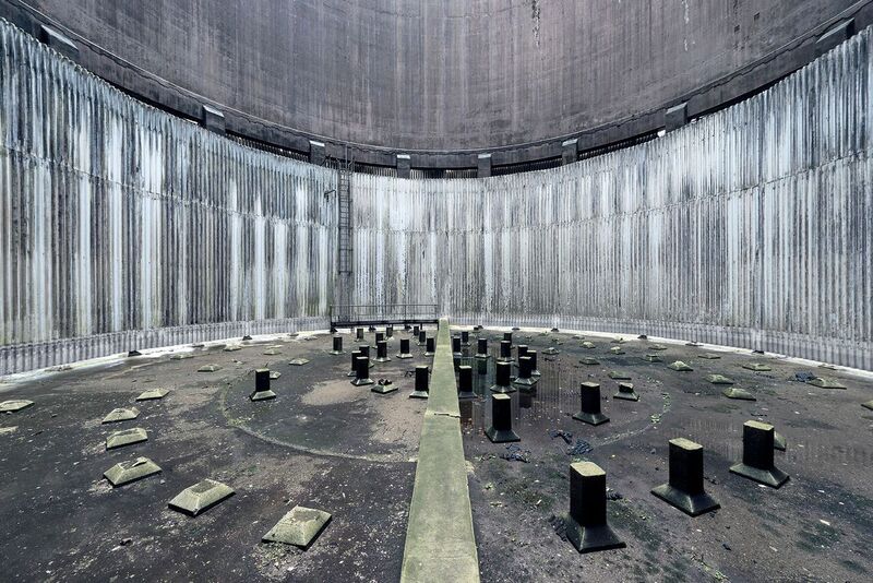 Fotógrafo belga percorre a Europa em busca de torres industriais abandonadas que lembram sets de filmagem de ficção científica