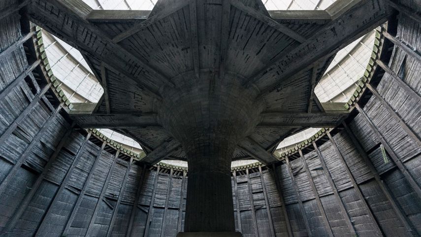 Fotógrafo belga percorre a Europa em busca de torres industriais abandonadas que lembram sets de filmagem de ficção científica