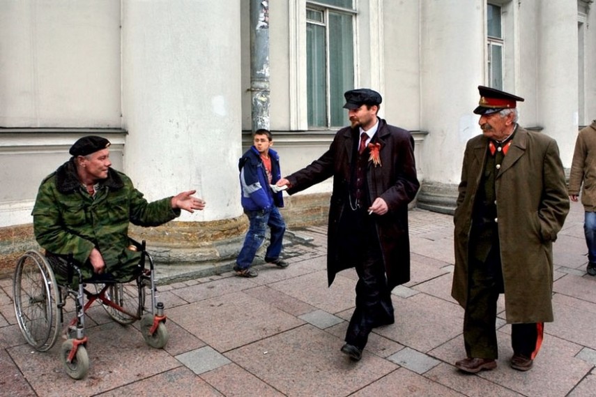O fotógrafo Alexander Petrosyan passou alguns anos descobrindo e documentando as variadas camadas de São Petersburgo, na Rússia