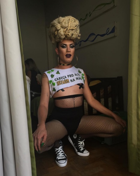 Bruno Nascimento criou a drag queen Aretuza Lovi, que é cantora. Siga @aretuzalovi no Instagram