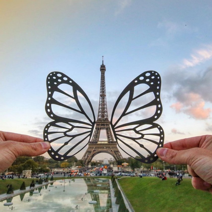 Rich McCor é um artista inglês que gosta de transformar grandes edifícios e monumentos de diversos países em coisas um pouco diferentes