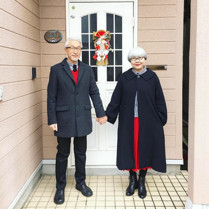 Juntos há 37 anos, os japoneses Bon e Pon provam que o amor pode se reinventar de muitas maneiras - a começar pelo guarda-roupa