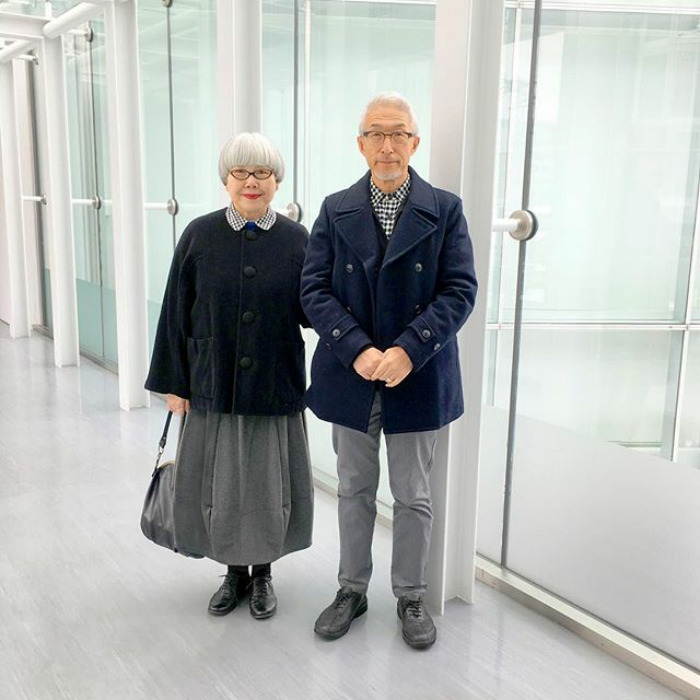 Juntos há 37 anos, os japoneses Bon e Pon provam que o amor pode se reinventar de muitas maneiras - a começar pelo guarda-roupa