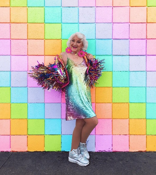 Ousada it-girl do Instagram, Baddie Winkle tem 88 anos. Siga @baddiewinkle 