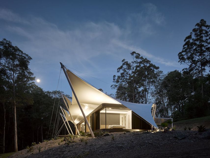 Casa foi construída em Queensland, na Austrália. Ela é totalmente aberta e oferece total infraestrutura aos ocupantes