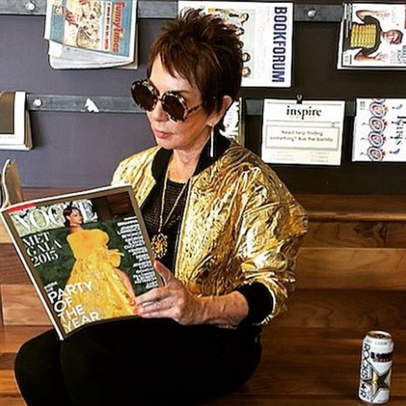 Dorrie Jacobson foi coelhinha da Playboy e atualmente, aos 82 anos, comanda o blog Senior Style Bible. No Instagram, ela é @seniorstylebible