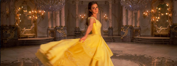 Cerca de  55 metros de cetim organdi levíssimo foram utilizados para criar o vestido amarelo de Bela. O vestido, que precisou de 915 metros de fio e levou mais de 12 mil horas para ser criado, foi realçado com 2.160 cristais Swarovski