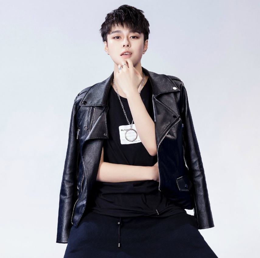 FFC-Acrush: boy band da China é formada por cinco garotas andróginas