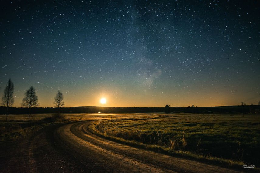 Jani Ojala é um fotógrafo que vive na Finlândia e decidiu fazer uma série de imagens que mostram a beleza da escuridão, onde é possível ver a Aurora Boreal e o céus mais estrelados possíveis