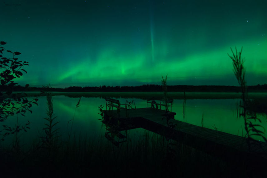 Jani Ojala é um fotógrafo que vive na Finlândia e decidiu fazer uma série de imagens que mostram a beleza da escuridão, onde é possível ver a Aurora Boreal e o céus mais estrelados possíveis