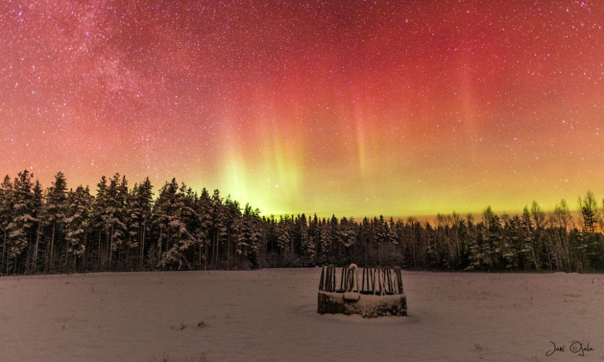 Jani Ojala é um fotógrafo que vive na Finlândia e decidiu fazer uma série de imagens que mostram a beleza da escuridão, onde é possível ver a Aurora Boreal e o céus mais estrelados possíveis