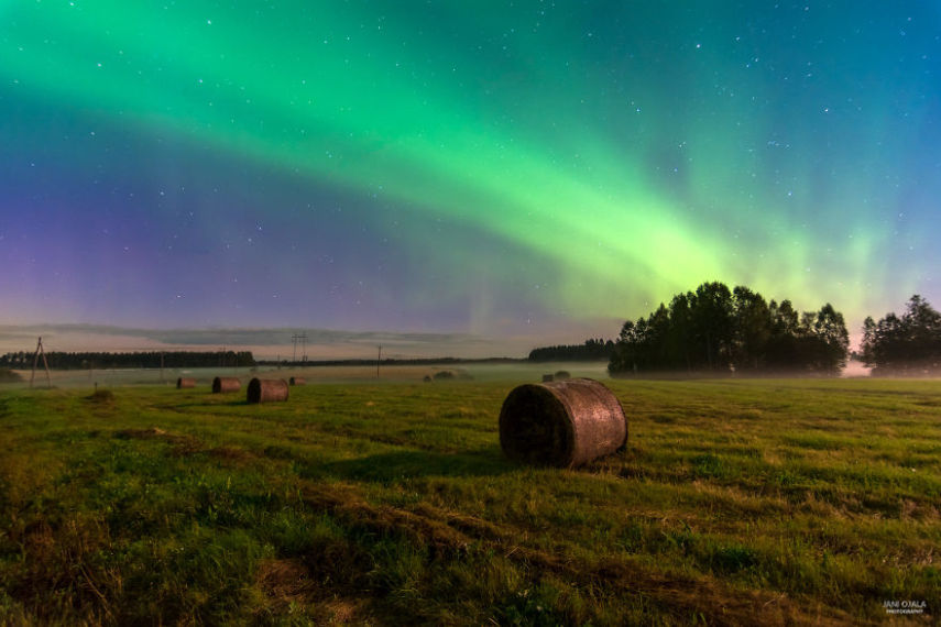 Jani Ojala é um fotógrafo que vive na Finlândia e decidiu fazer uma série de imagens que mostram a beleza da escuridão, onde é possível ver a Aurora Boreal e o céus mais estrelados possíveis