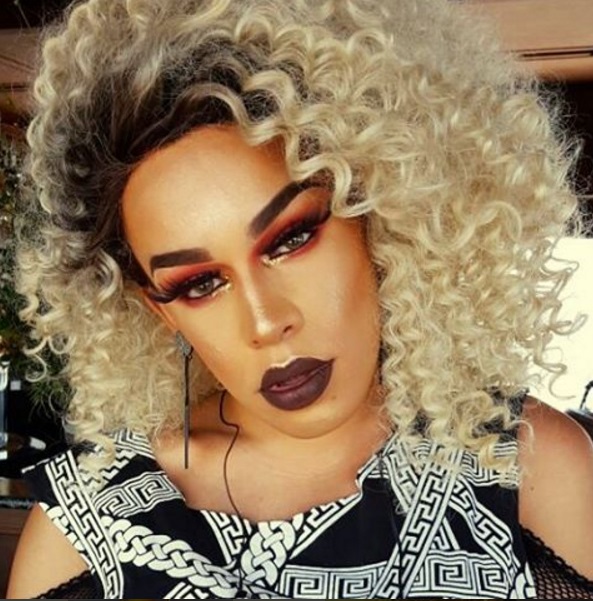 Gloria Groove (@gloriagroove) é a dona da porra toda! Drag queen rapper, tem 21 anos e é da Vila Formosa, zona leste de São Paulo. Já emplacou diversos hits, entre eles Dona e Império, que tem mais de 1,4 milhão de visualizações no Youtube. Se ainda não conhece a rapper, vai atrás correndo...