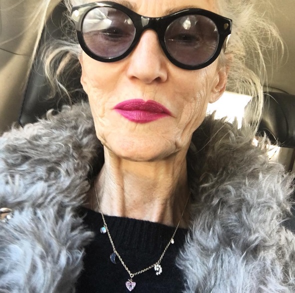 Aos 63 anos de idade, Linda Rodin encanta na internet. Siga @lindaandwinks