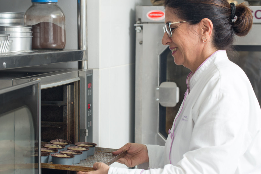 Asse em forno preaquecido a 180 graus. O tempo no forno é de aproximadamente 25 minutos ou até ficar com a superfície dourada