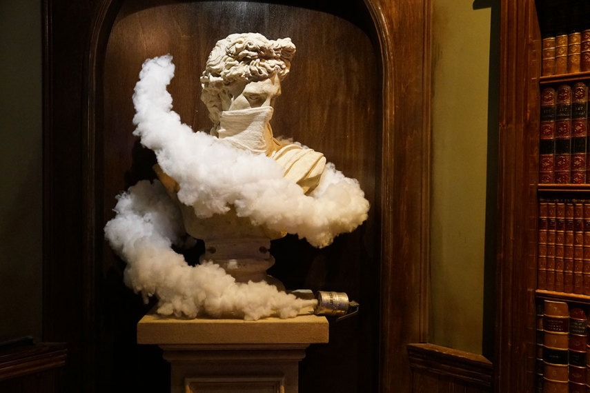 A abertura de um hotel repleto de obras do artista Banksy  que fica Belém, tem causado reações controversas e ainda recebeu  a alcunha de ter a 