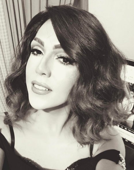 Sarah Mitch é cantora, compositora e drag queen. Acompanhe @eusarahmitch no Instagram