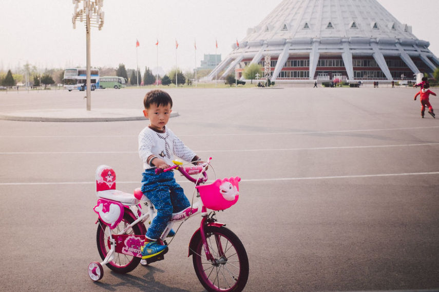 O fotógrafo Adam Badawi viajou para a Coreia do Norte em 2016