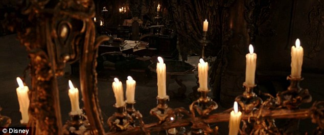 Quase 9 mil velas foram usadas na decoração dos cenários do filme