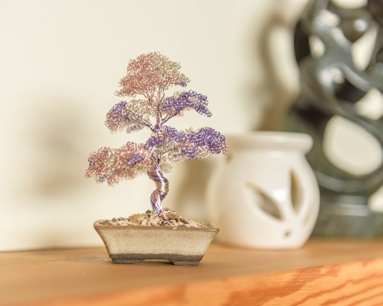 Ótima opção para quem ainda planeja ter um bonsai de verdade em casa. Trabalho incrível do artista Matthew Gollop :)