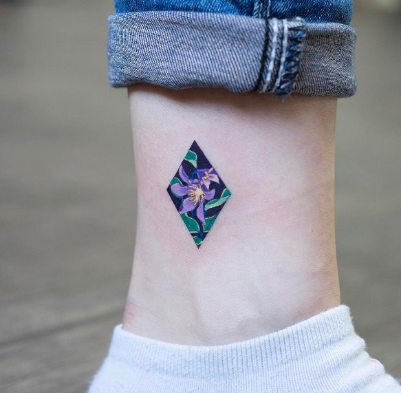  Siga @zihee_tattoo no Instagram