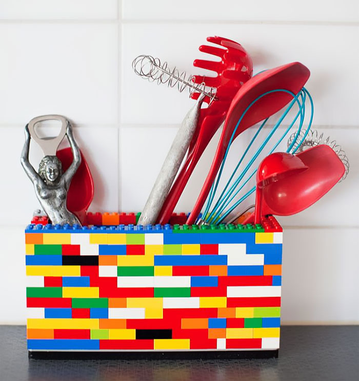 Tire aqueles Legos velhos da caixa de brinquedos e transforme a rotina com essas ideias incríveis!