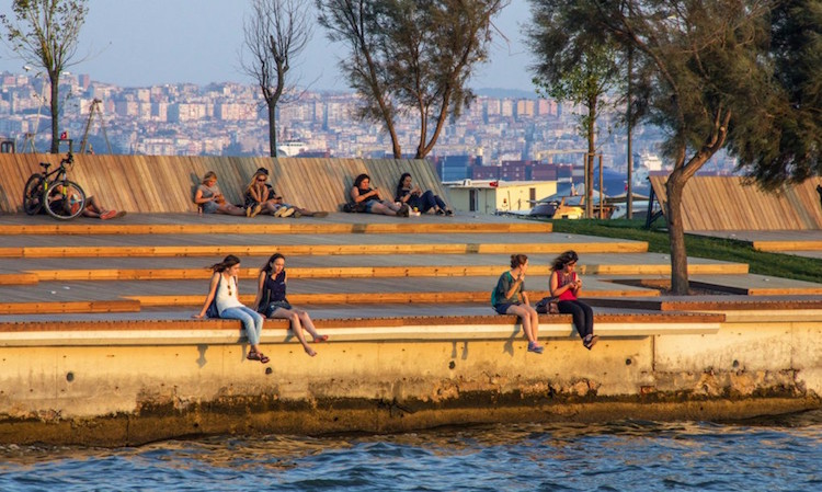 Passarela é perfeita para assistir ao pôr do sol