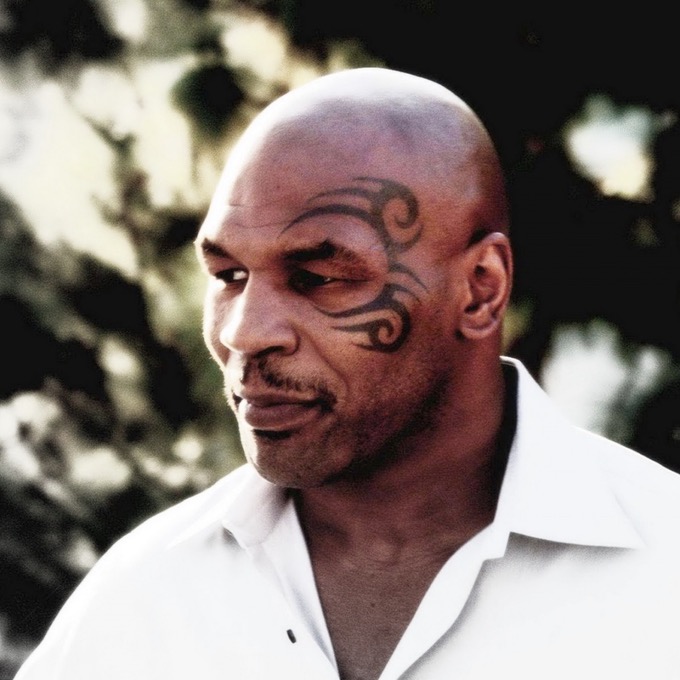 Mike Tyson, ex-boxeador, campeão dos pesos pesados, é conhecido pela tatuagem tribal em seu rosto. De acordo como ex-atleta no documentário Tyson, sua tatuagem representa seu 