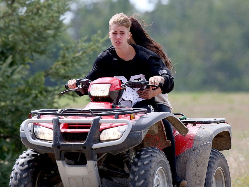 Ele foi detido no Canadá após brigar com um grupo de paparazzi em setembro 2014. Na ocasião, ele se envolveu em um acidente enquanto dirigia seu quadriciclo e bateu em uma minivan.