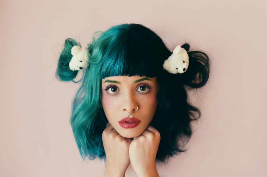 Melanie Martinez é uma impressionante artista nova-iorquina de 21 anos – uma provocante e potente cantora, compositora e cheia de presença de palco