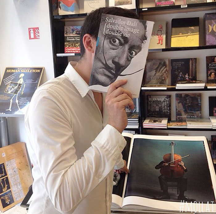 O que acontece quando funcionários de livrariam se entediam?