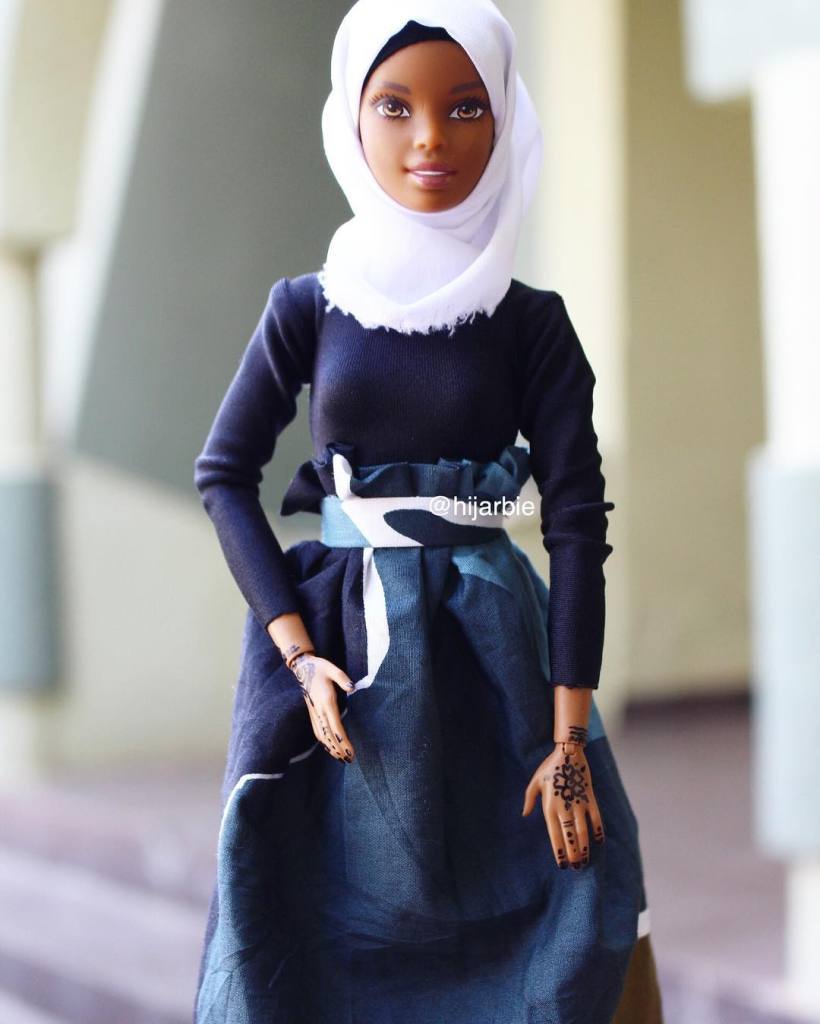 Artista se inspira em muçulmanas e transforma Barbies em bonecas incríveis e estilosas