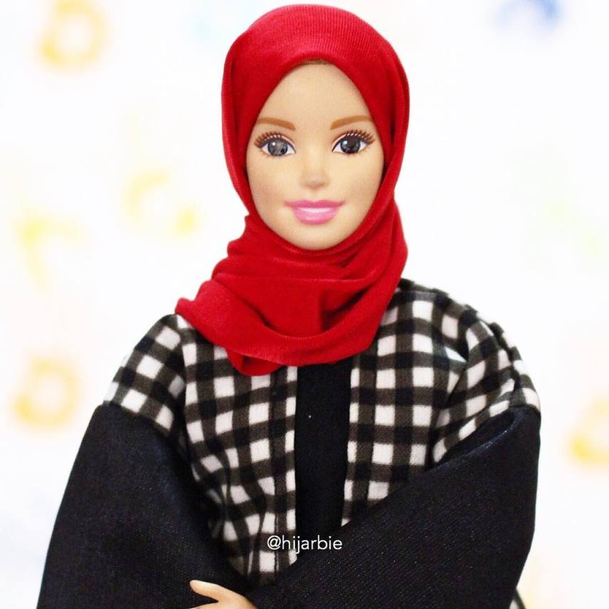 Artista se inspira em muçulmanas e transforma Barbies em bonecas incríveis e estilosas
