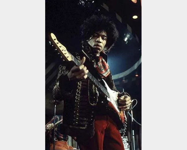 Valor: $2 milhões. Jimi usou a guitarra em seu histórico show em Woodstock, em 1969. Paul Allen, da Microsoft, foi quem comprou o instrumento em 1998. 