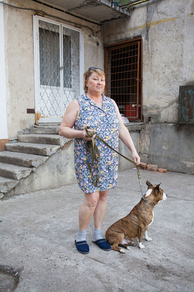 A fotógrafa Julia Autiz ouviu sobre o local e foi até lá para investigar como tudo funciona por lá. 