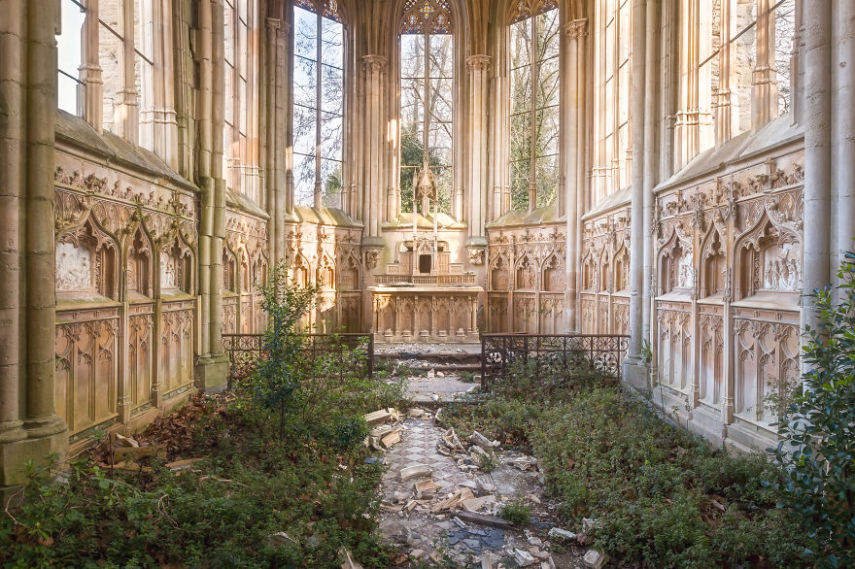Fotógrafo viaja pela Europa em busca de altares abandonados