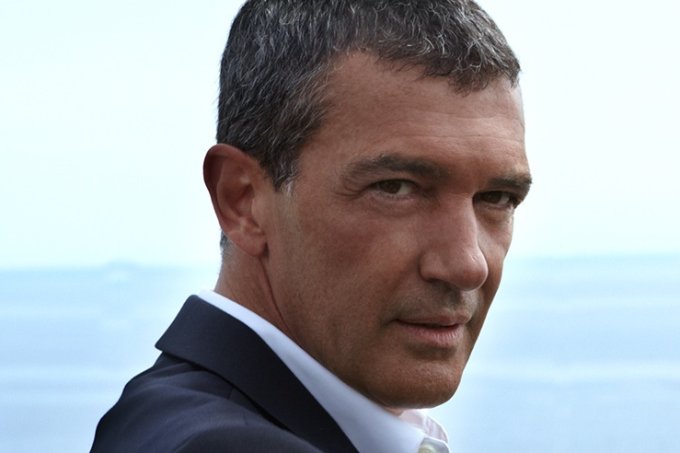 Antonio Banderas sofreu um ataque cardíaco em janeiro e precisou operar o coração. Ele não ficou com sequelas, ainda bem!