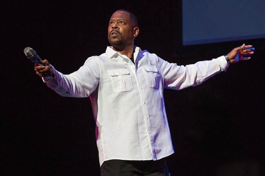 O comediante Martin Lawrence sofreu um derrame em 1999, após usar muitas camadas de roupas em um ambiente aquecido, tentando emagrecer para um papel. Ele chegou a entrar em coma.