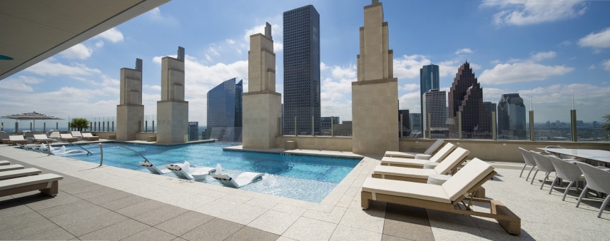 Piscina fica no 42º andar da Market Square Tower, no Texas