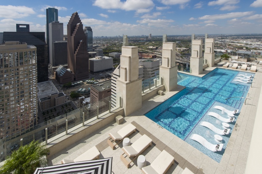 Piscina fica no 42º andar da Market Square Tower, no Texas