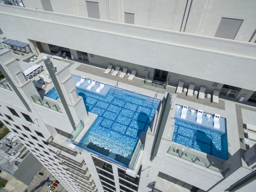 Piscina fica no 42º andar da Market Square Tower, no Texas