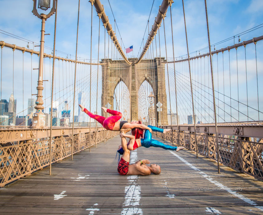 O fotógrafo Alexey Wind está fazendo sucesso no Instagram por conta de seu mais novo projeto, o Yoga and the City, em que fotografa pessoas fazendo yoga na rua, em diversas cidades do mundo